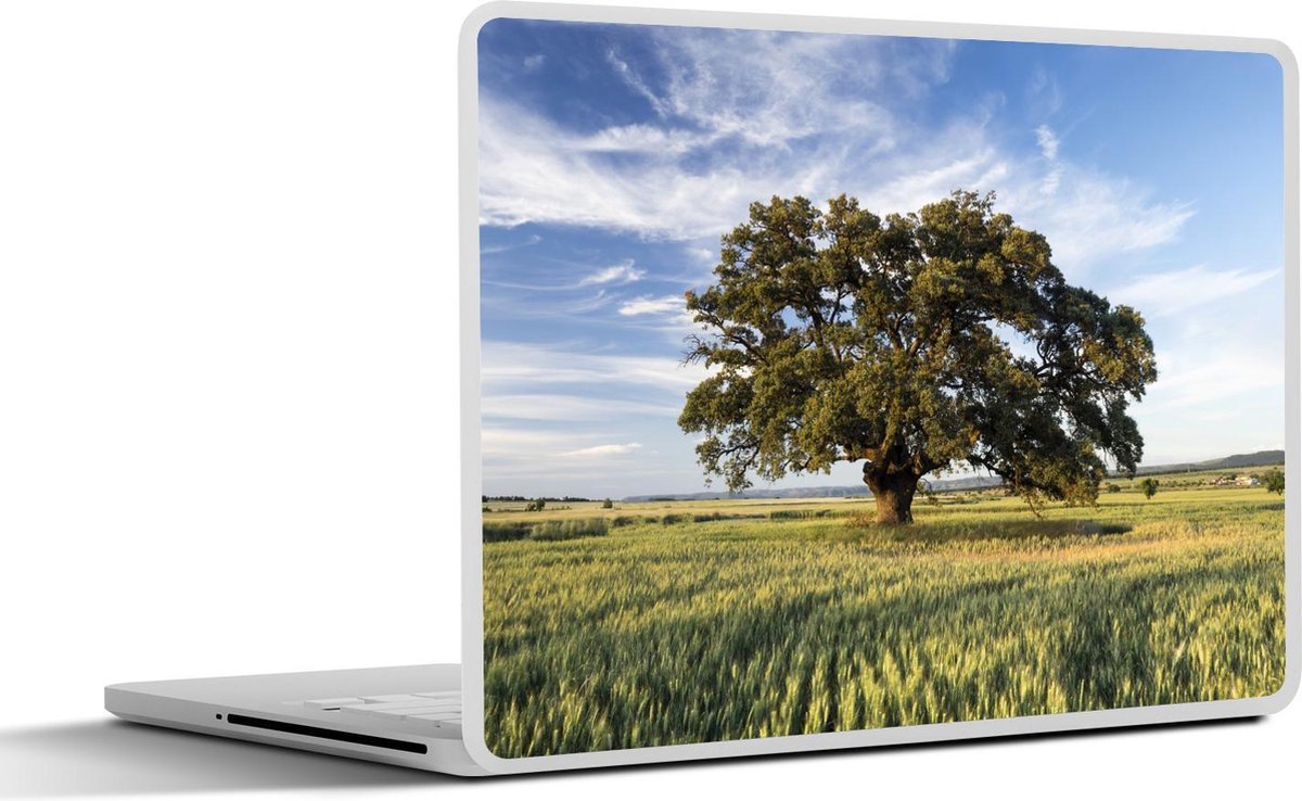 Laptop sticker - 10.1 inch - In een tarweveld staat een eikenboom onder de blauwe hemel