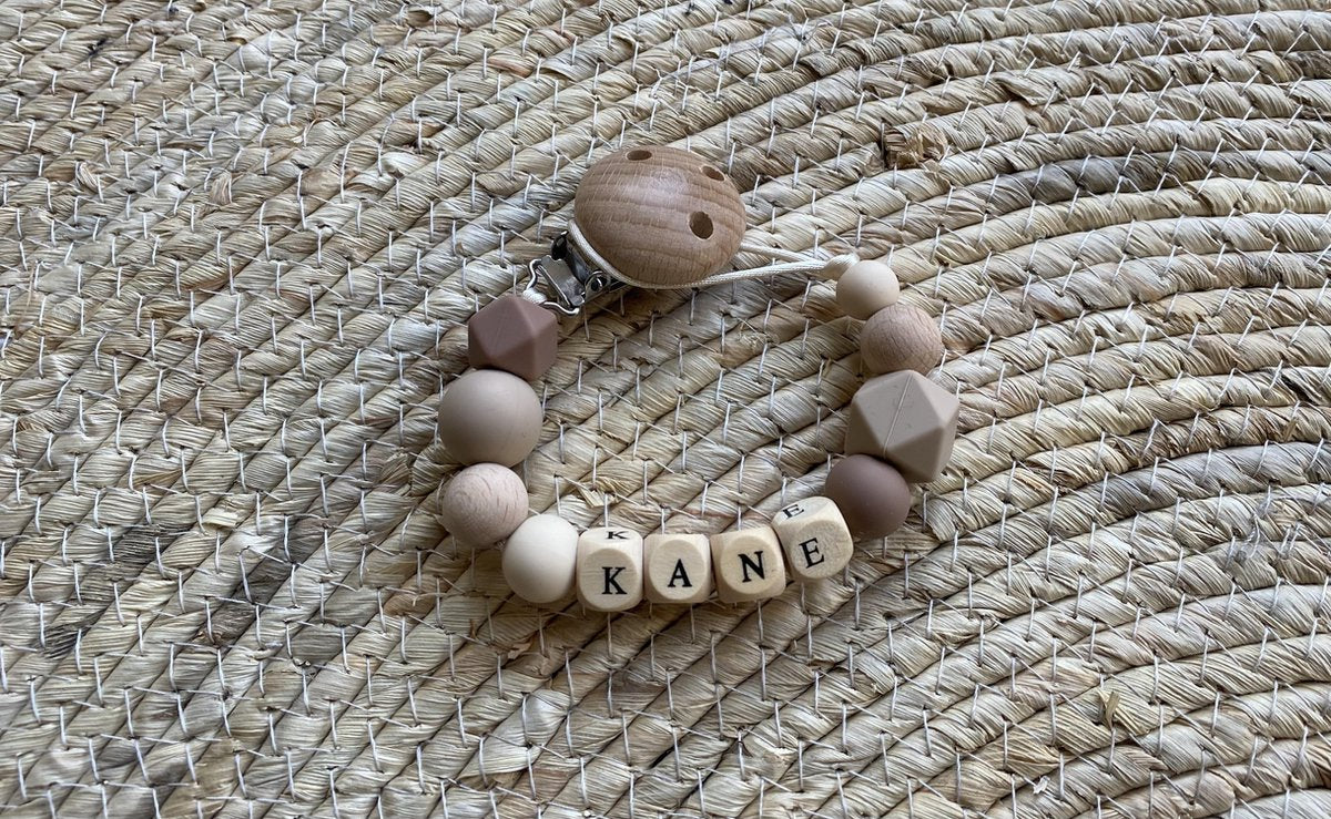 SIIDDS Gepersonaliseerd speenkoord - speenkoord met naam - crème - havermout/zand - hazelnoot - baby - peuter - voor onderweg - hout/siliconen - persoonlijk kraamcadeau - babyshower