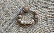 SIIDDS Gepersonaliseerd speenkoord - speenkoord met naam - crème - havermout/zand - hazelnoot - baby - peuter - voor onderweg - hout/siliconen - persoonlijk kraamcadeau - babyshower