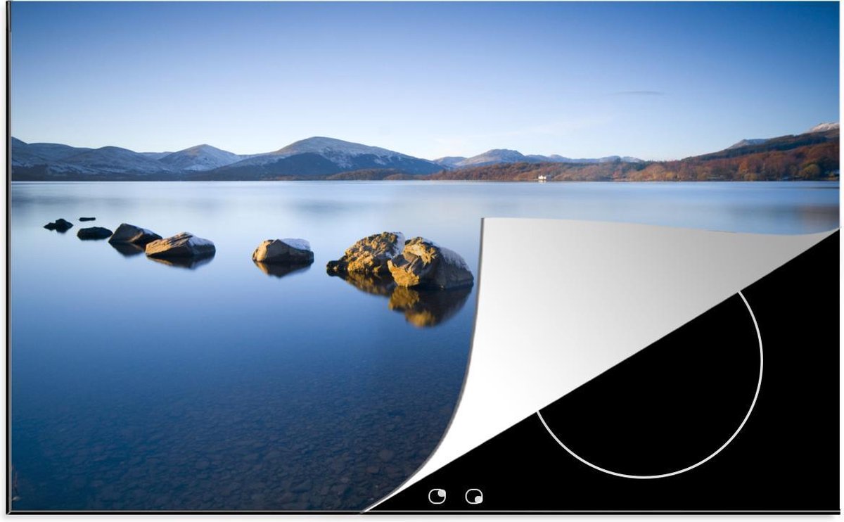 Luxe inductie beschermer Loch Lomond - 78x52 cm - Rotsen bij meer Loch Lomond in Schotland  - inductiebeschermer