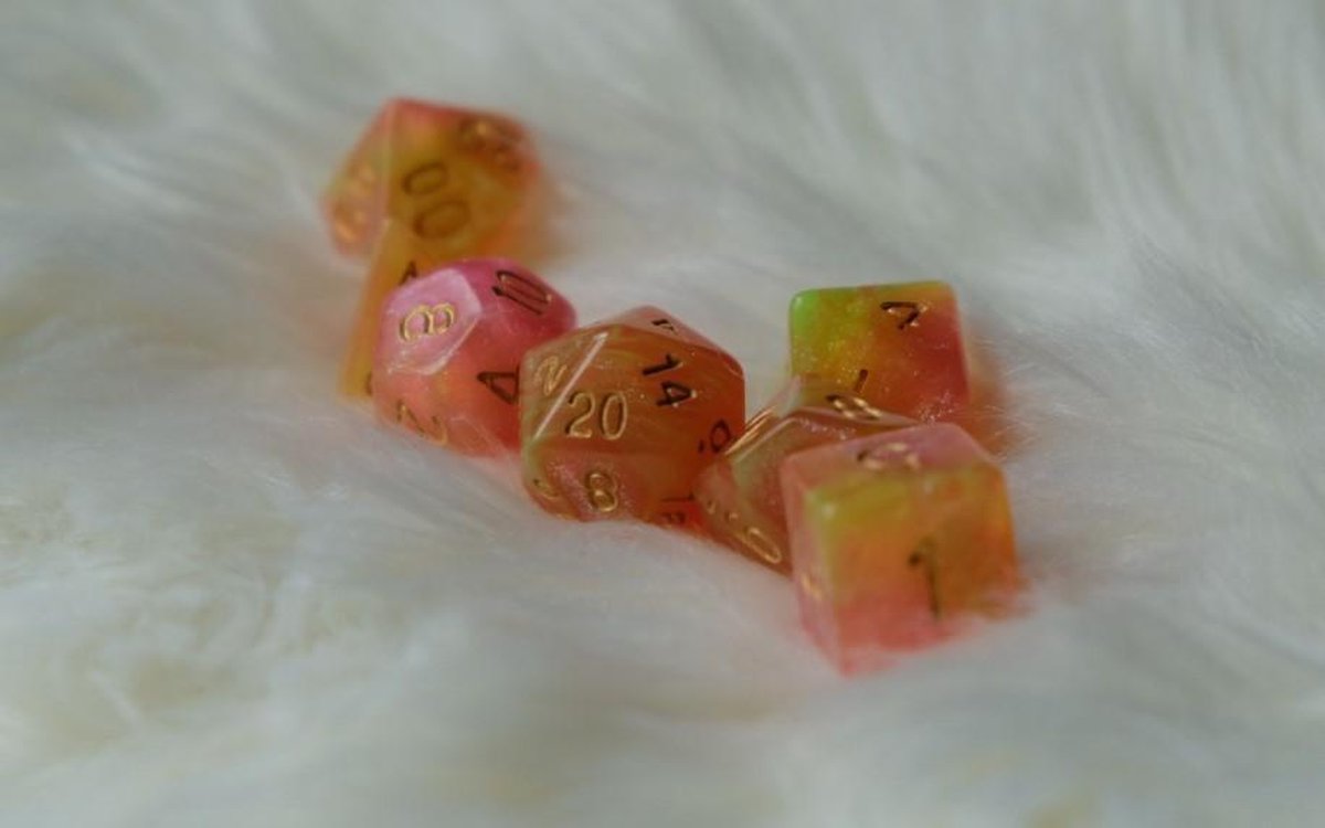 Polyset Dice | Dobbelstenen - Set Van 7 Stuks - Geel Oranje Glitters en Goud | Polydice | Voor D&D en Andere Rollenspellen | Plastic Dobbelstenen Set voor Dungeons and Dragons | Polyhedral Dice Set