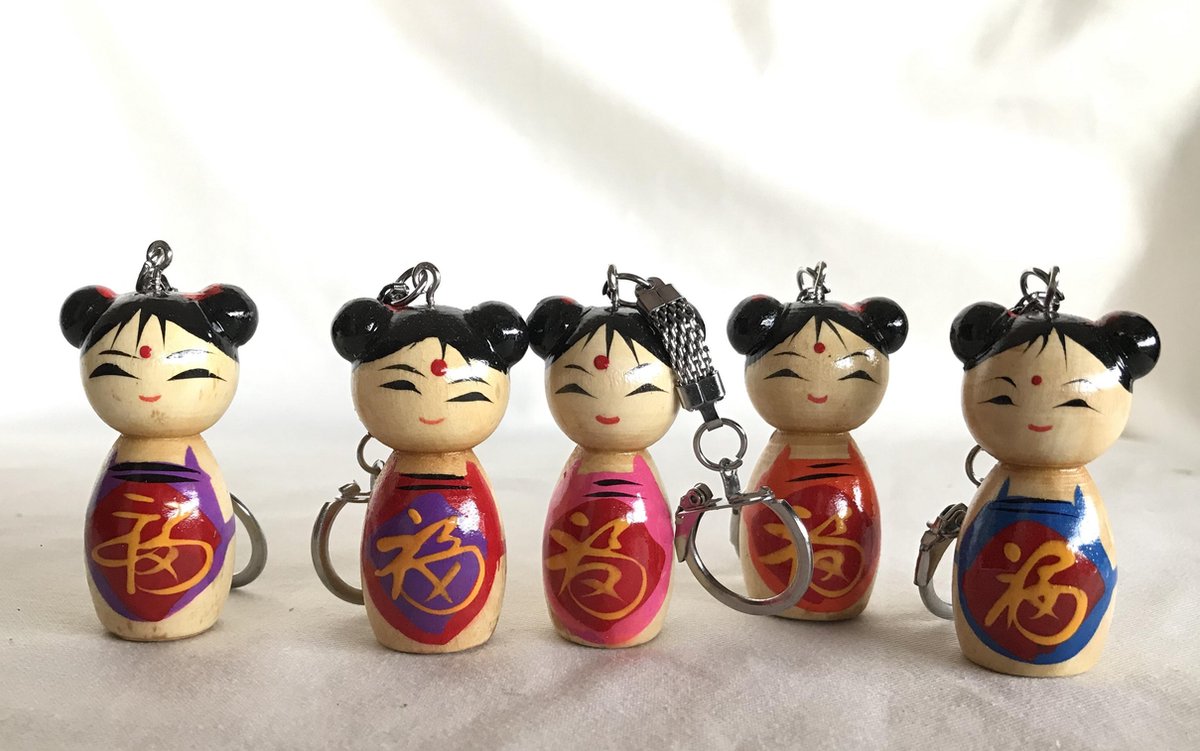 5 stuks - Geluksbrenger Sleutelhanger Originele Chinese Gelukspoppetjes 5 meisjes leuke uitdeelcadeautjes Het brengt de ontvanger van dit gelukspoppetje geluk.