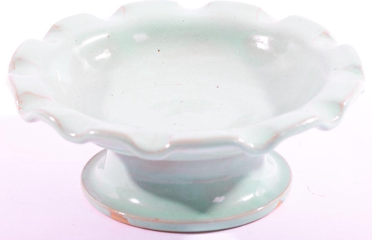 handgemaakte aardewerk dessertschaal met golvende rande mintgroen 20.5 cm