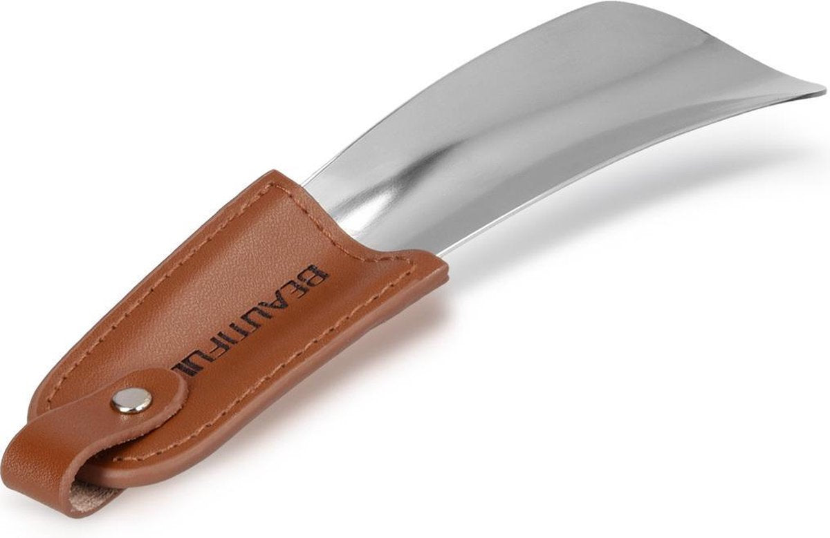 kwmobile roestvrijstalen schoenlepel met handvat - Compacte schoenlepel van hoge kwaliteit metaal - Lepel voor schoenen met 16 cm lengte - Zilver