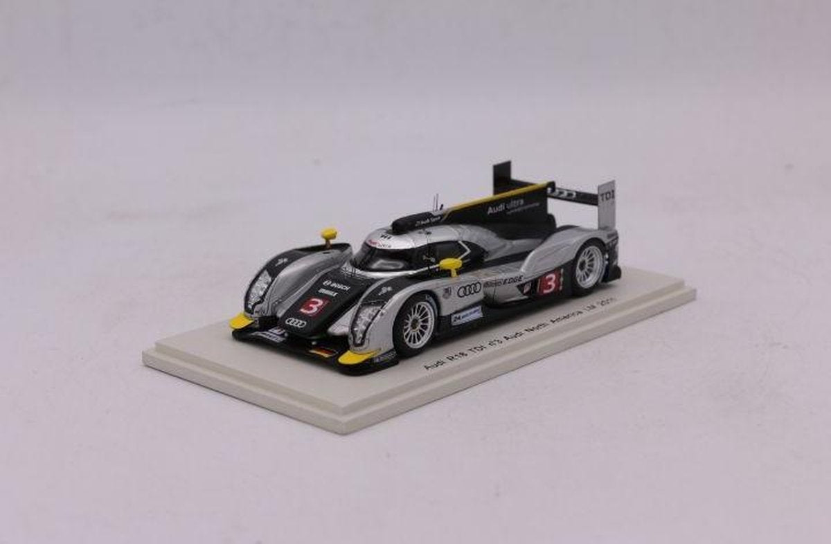 Audi R18 TDI 24H LeMans 2011