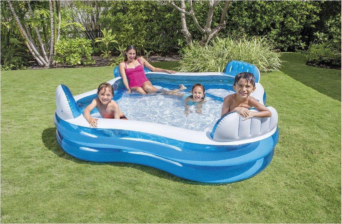✅   Intex Family Lounge Pool 229 x 229 x 66 cm - Opblaasbaarzwembad leuk bad voor de hele familie voorzien van ingebouwde zitjes.
