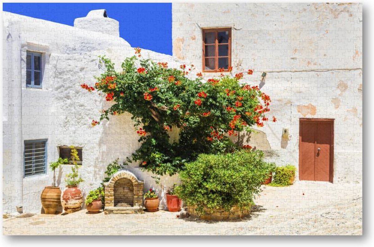 Charmante bloemenstraten van de oude stad op het eiland Naxos