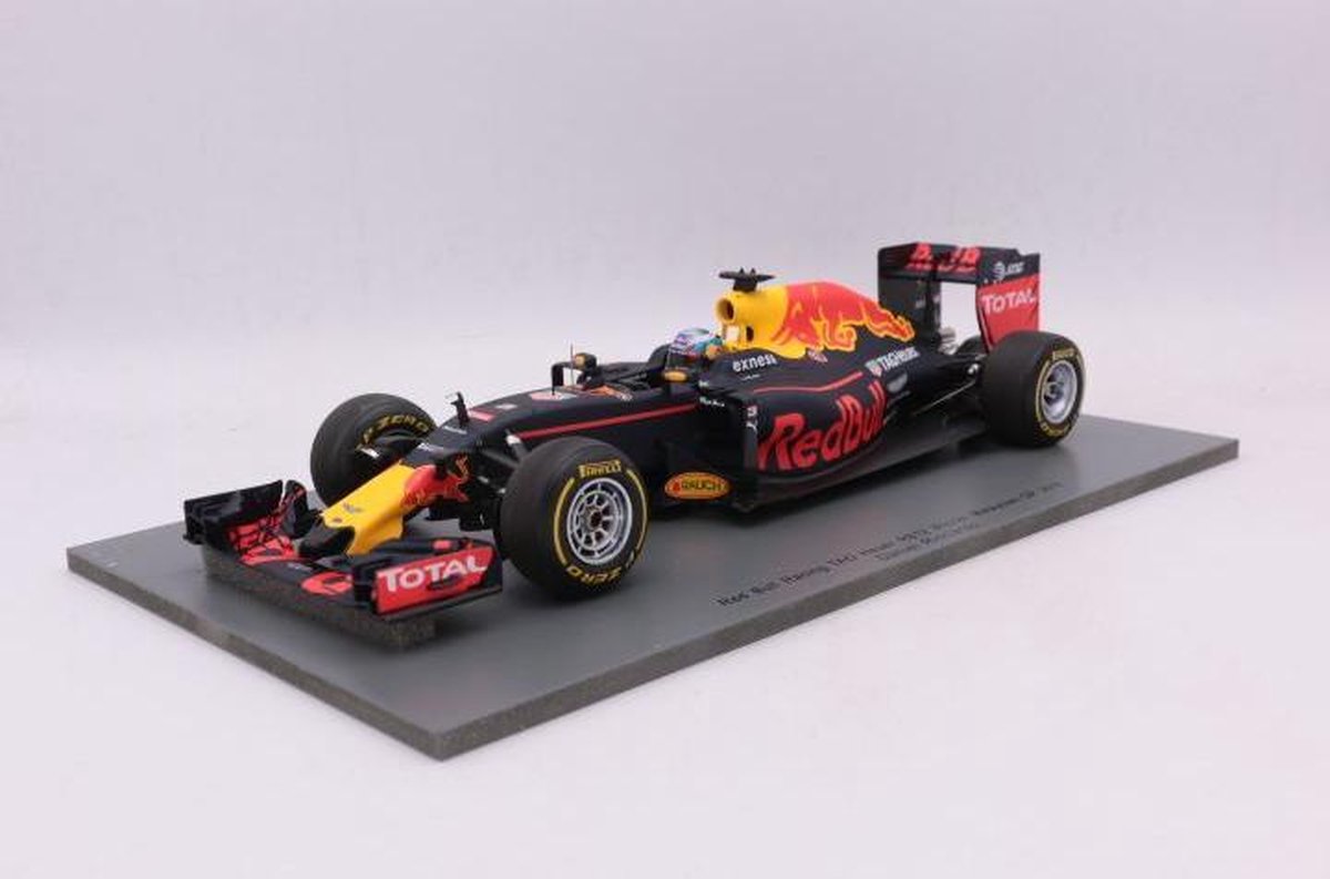 F1 Red Bull RB12 D. Ricciardo Malaysian GP 2016