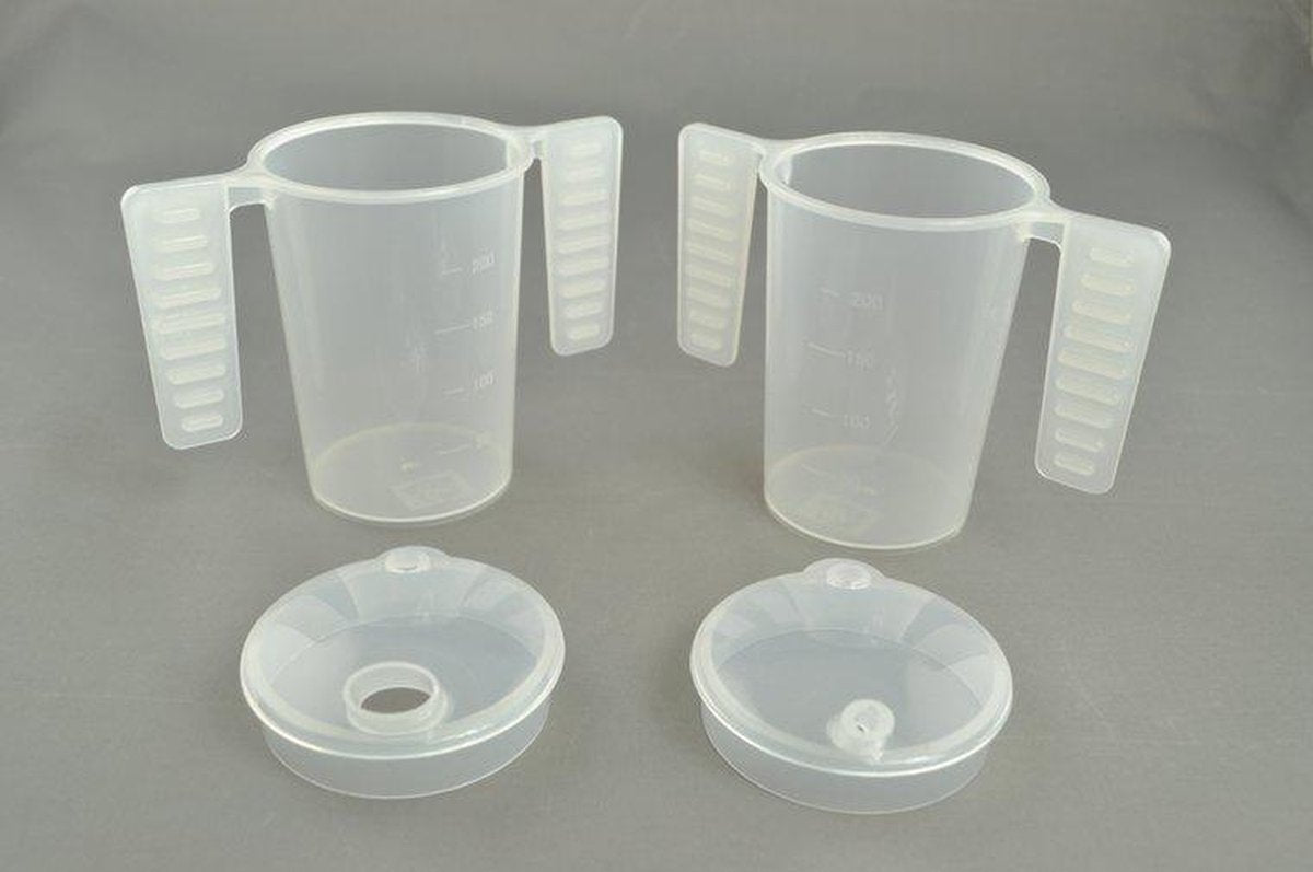 Comforthulpmiddelen Drinkbeker met platte handgrepen en twee tuitdeksels