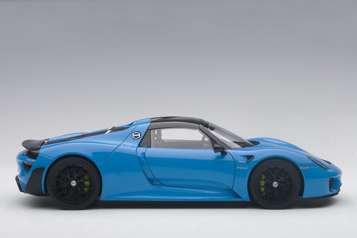 AutoArt 1/18 Porsche 918 Spyder Weissach Package - 2013 - Riviera Blue