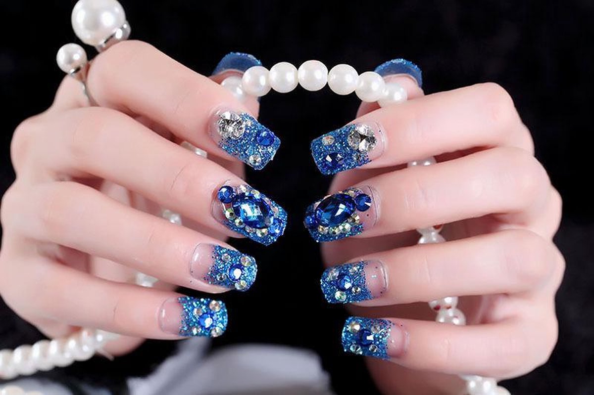 24-delige kunstnagel Art-decoratieset. Blauw met glitters en strass steentjes. Volledige dekking DIY Kunstnagels. 10 verschillende maten en minimaal 2 stuks per maat 9 varianten