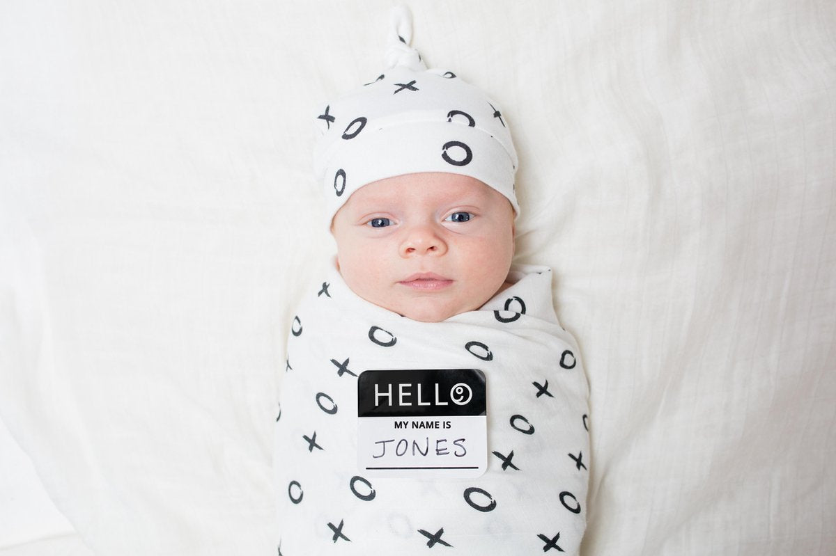 Lulujo Hello World Swaddle & Hat - Hugs & Kisses