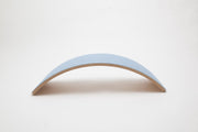 Wobbel pro Lucht (blauw) - Blank gelakt houten balance board van 90 cm met blauw ecovilt