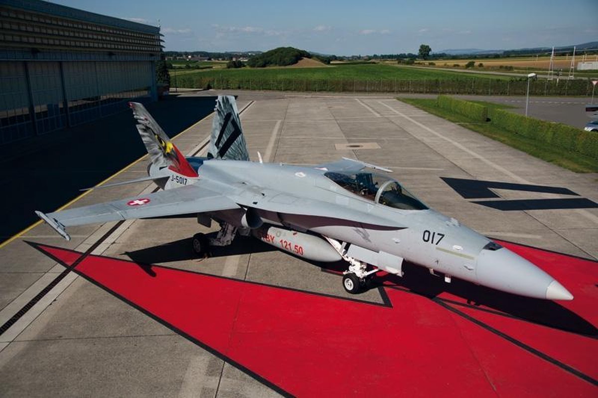 Italeri - F/a-18 Hornet Swiss Air Force /raaf1:72 (Ita1429s)