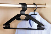 6 STUKS Kledinghangers Zwart | Broeklat | Kunststof klerenhanger | Broekhanger | Kleur: ZWART | Pak van 6 Stuks