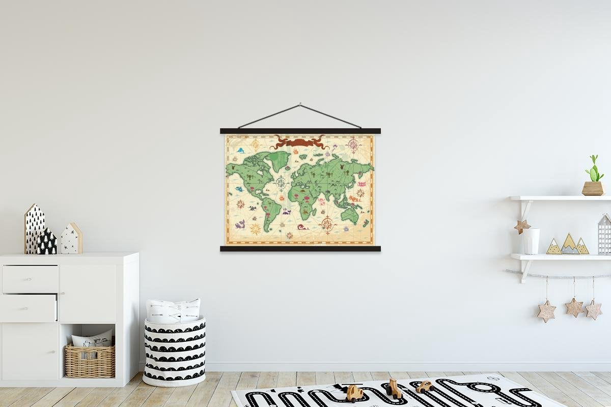 Wereldkaart Schatkaart schoolplaat platte latten zwart 150x113 cm - Foto print op textielposter (wanddecoratie woonkamer/slaapkamer)