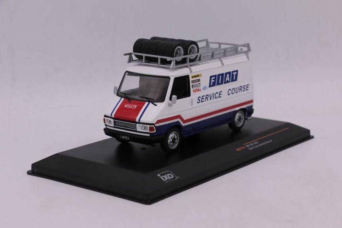 Fiat 242 France Service Course with roof Rack