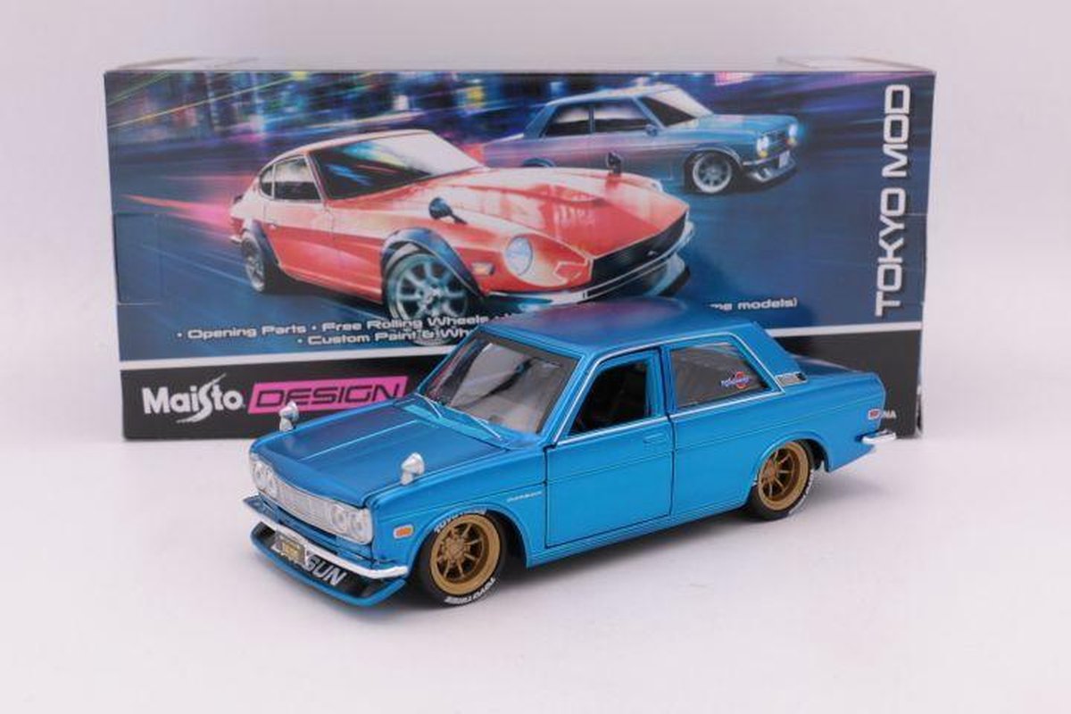 Maisto Datsun 510 1971 blauw schaalmodel 1:24