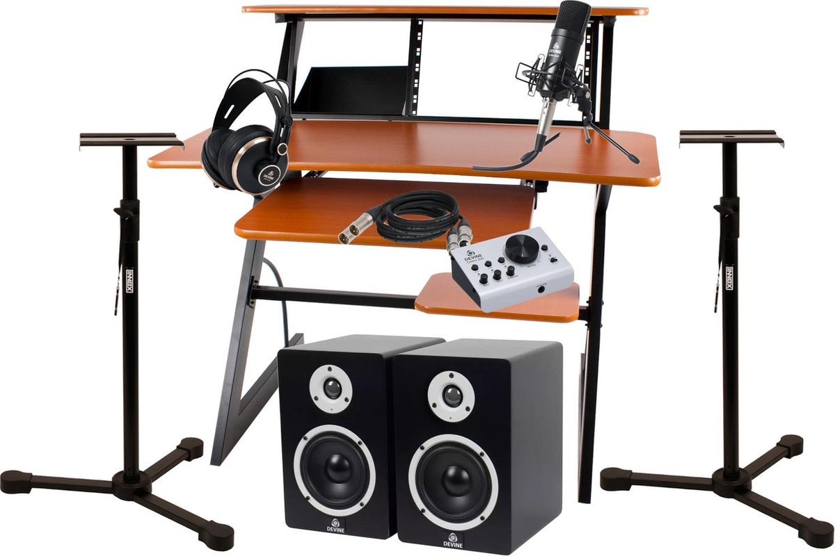 Deze complete studiobundel bestaat uit een Devine Centro 2i2o audio interface