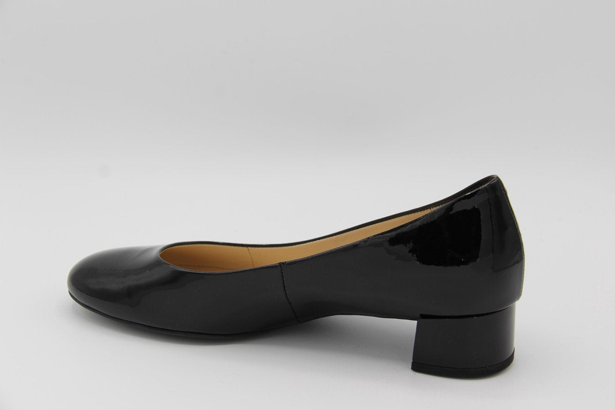 0-18-3004 Zwart lak lederen pump ( blokhakje) maat 36