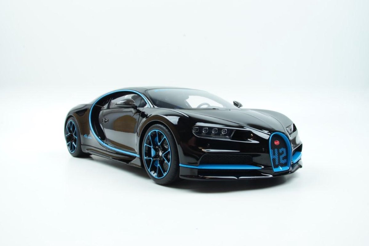 Kyosho Samurai Bugatti Chiron 42 Edition Zwart 1:12