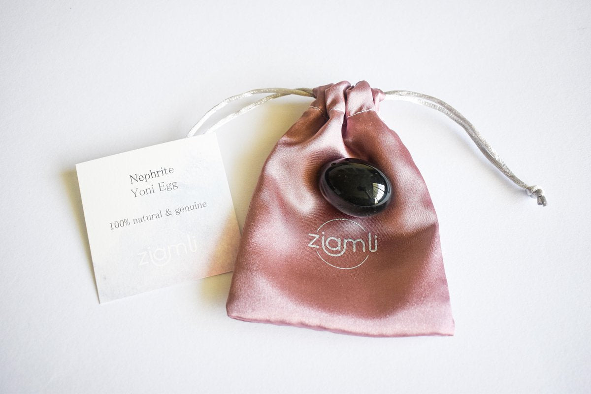 Ziamli Yoni egg Nephrite jade - Yoni ei Nefriet jade - S (35*25 mm) - Drilled - GIA gecertificeerd