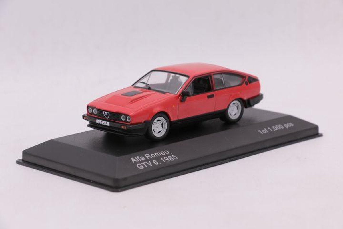LandRover Alfa Romeo GTV6 1985 Red