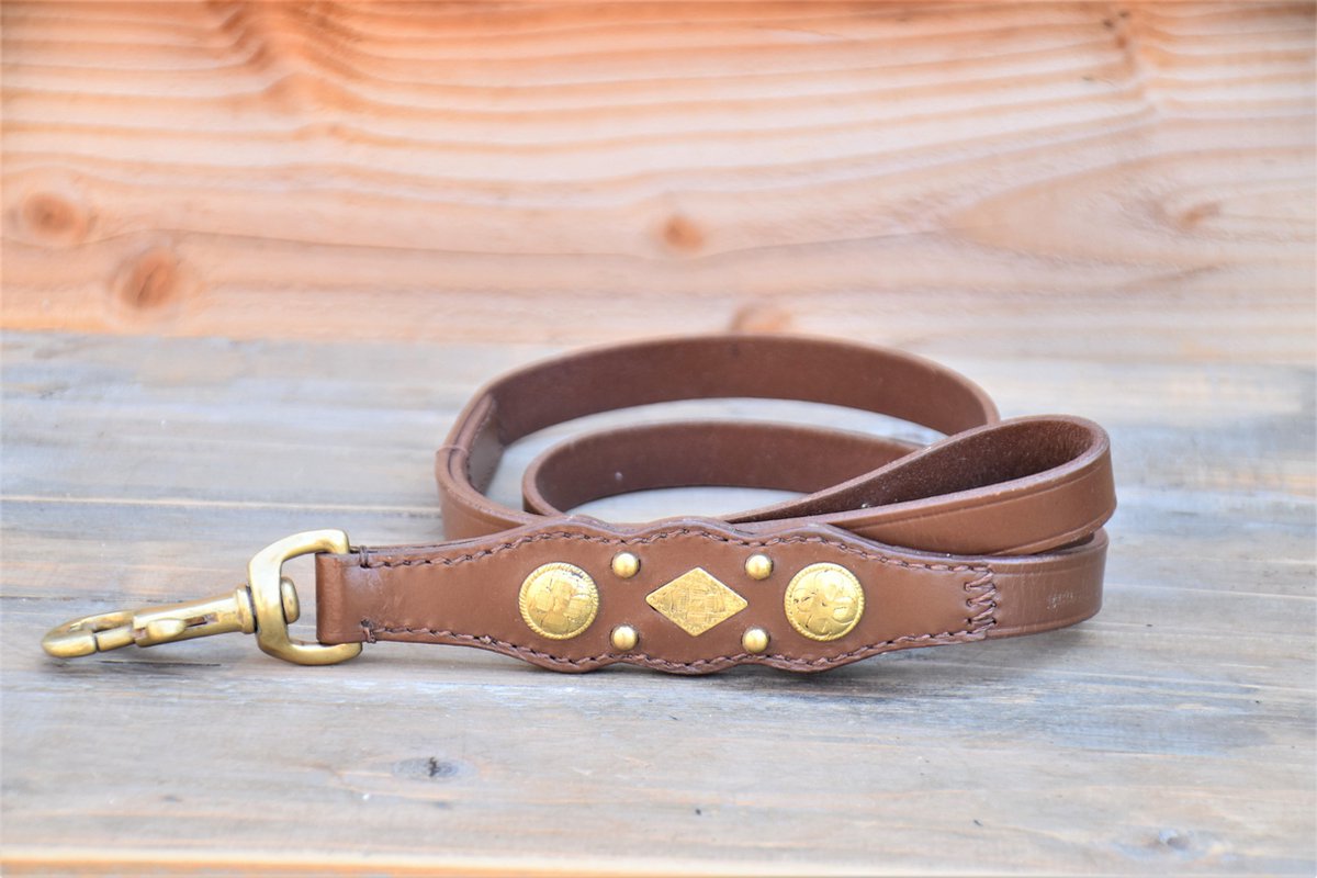 ROYAL TOUGH BROWN HONDEN UITLAATLIJN