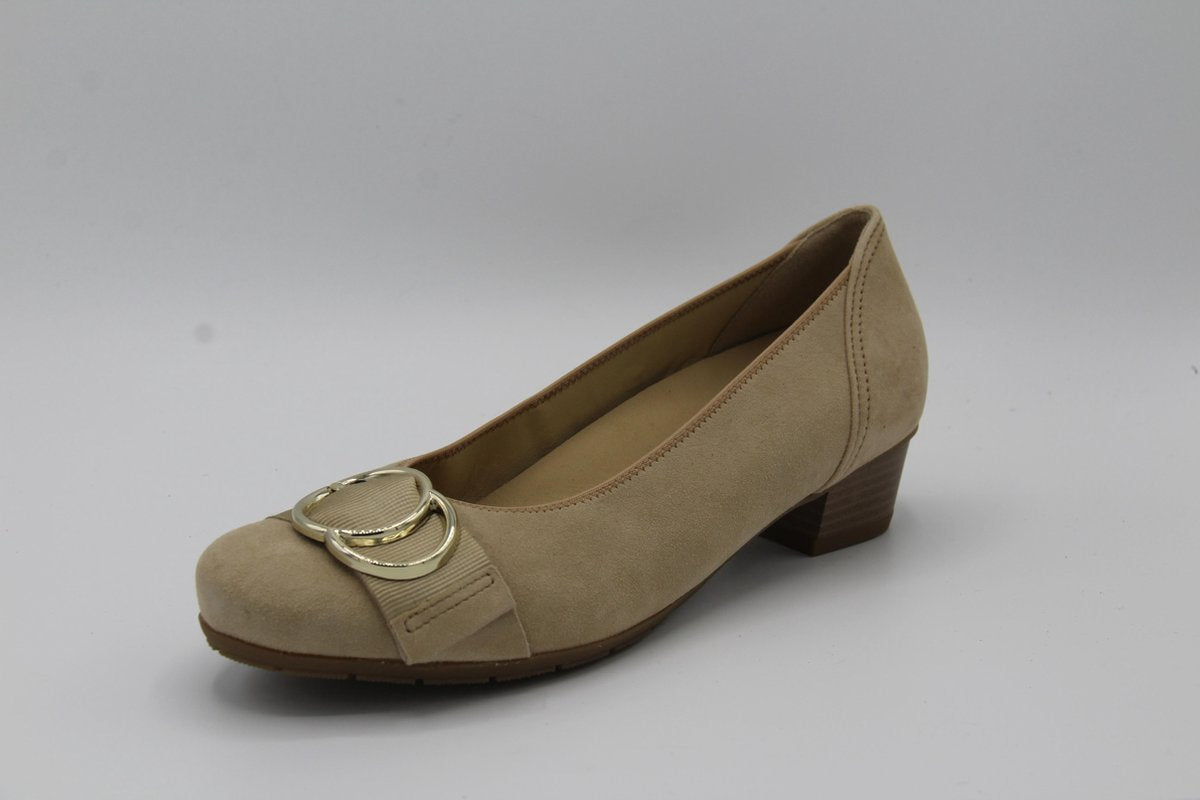 Ara- beige pump met gesp- h- maat 37
