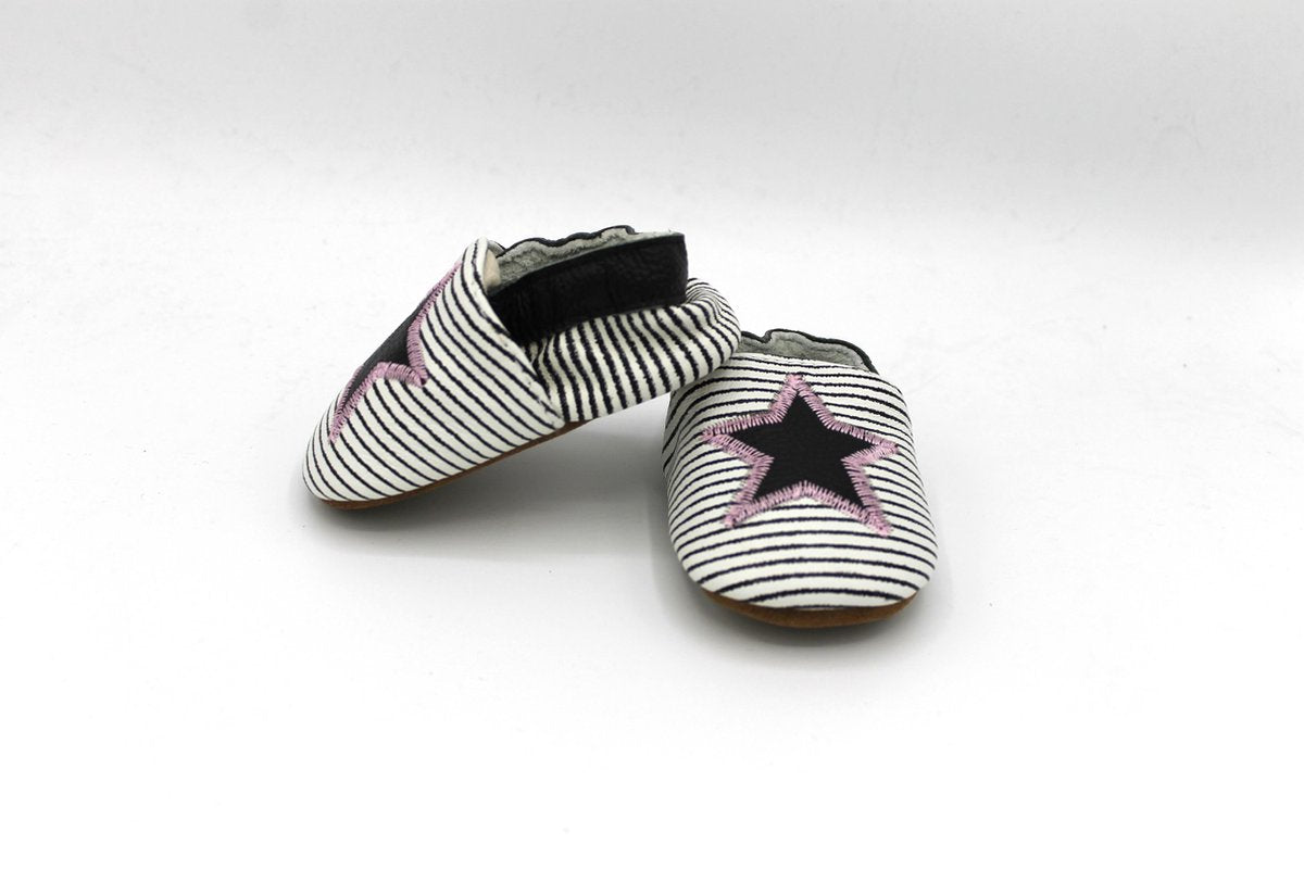 Babyslofje-leer-roze-zwart-ster-maat S-kraamcadeau