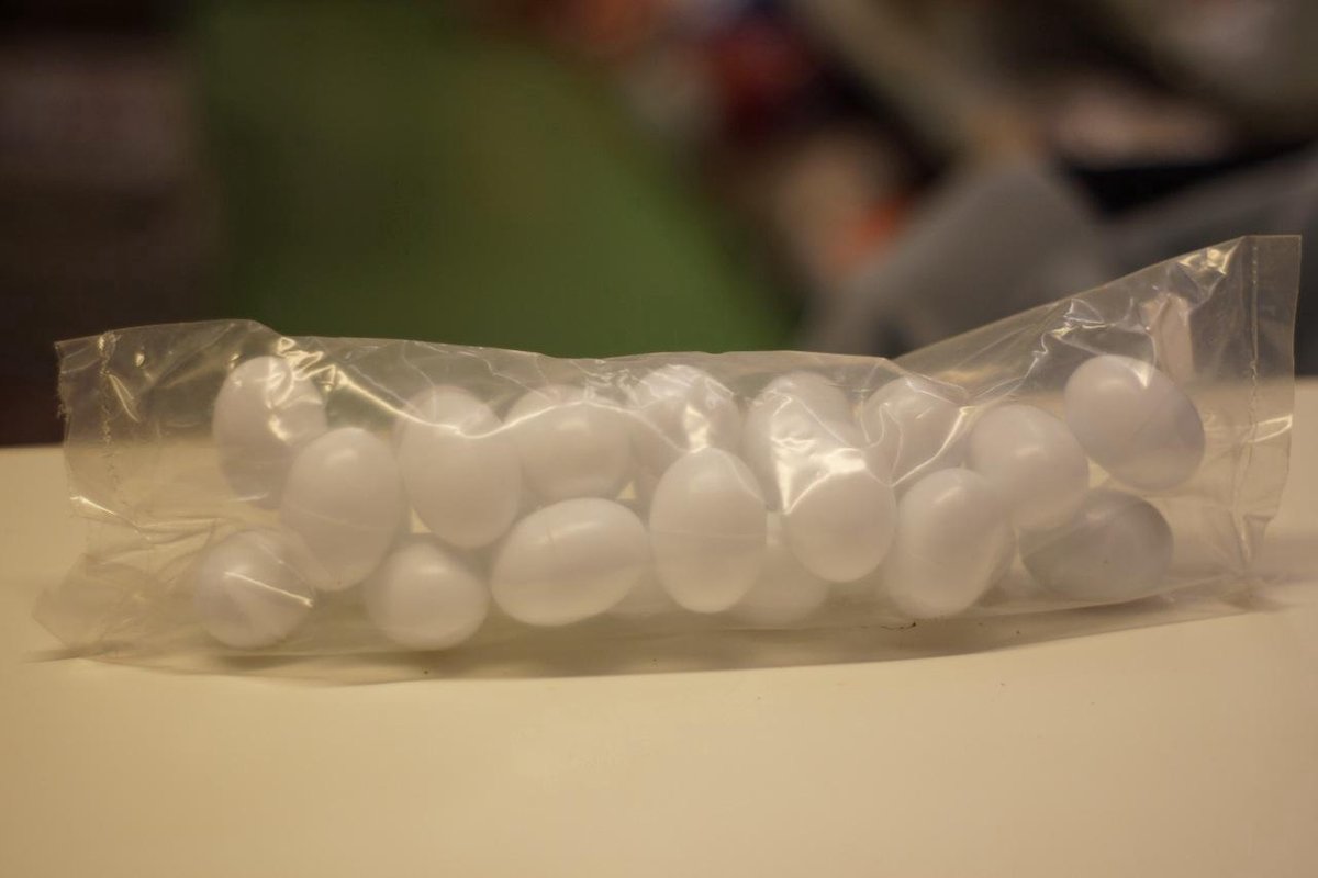 Plastic duiveneieren per stuk