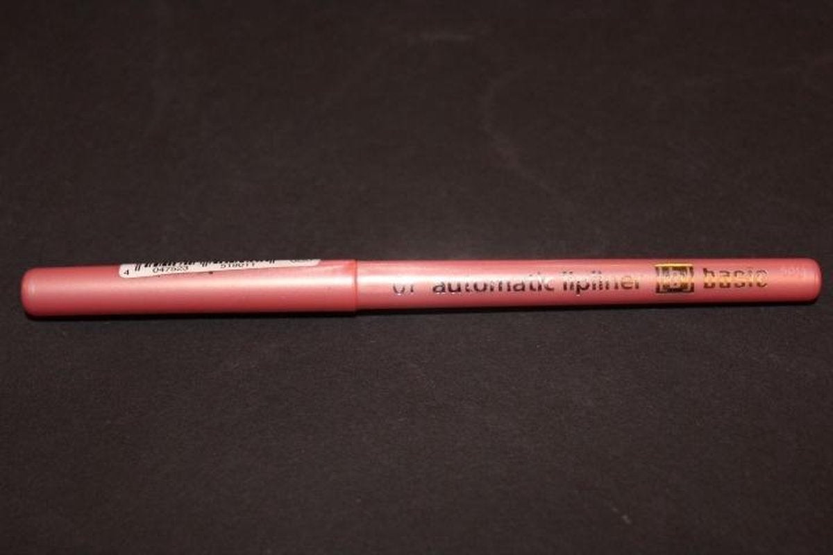 Basic Automatic Lipliner 01