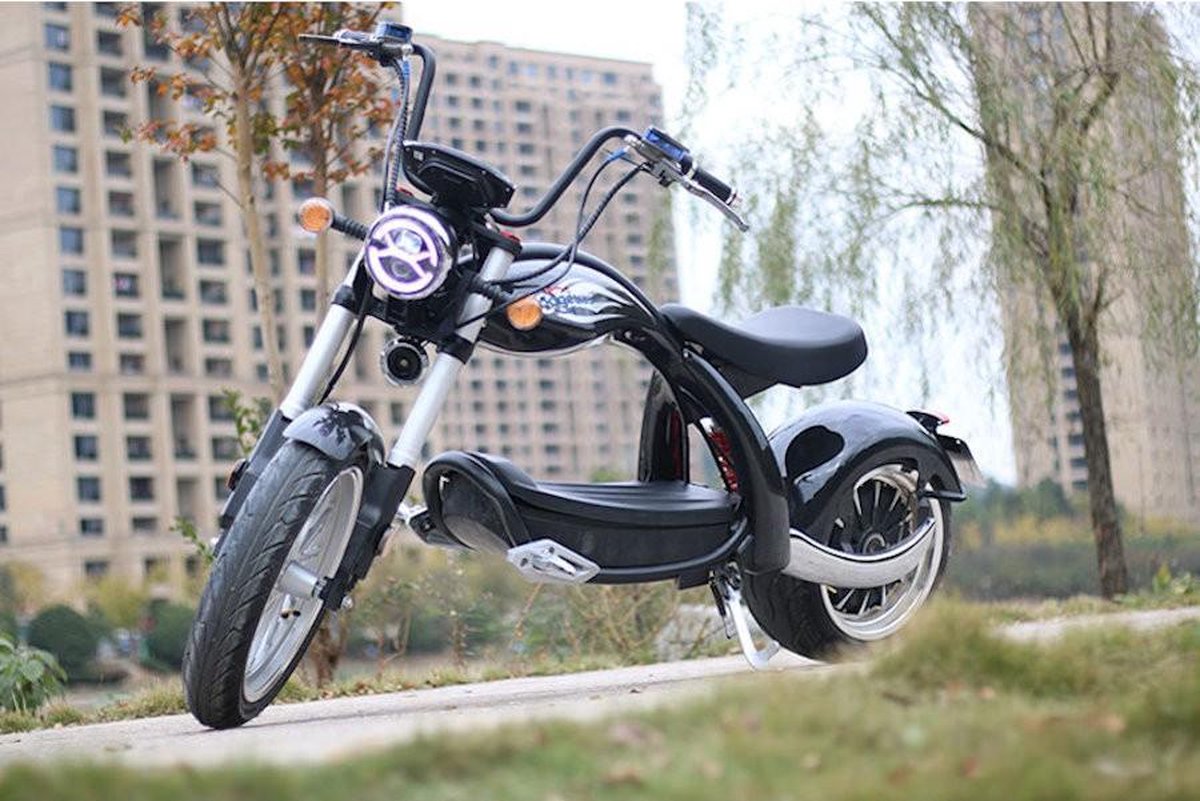 Elektrische scooter Coco Bike e-chopper met straatlegaal tot 48 km / u snel - ca. 40-45 km bereik