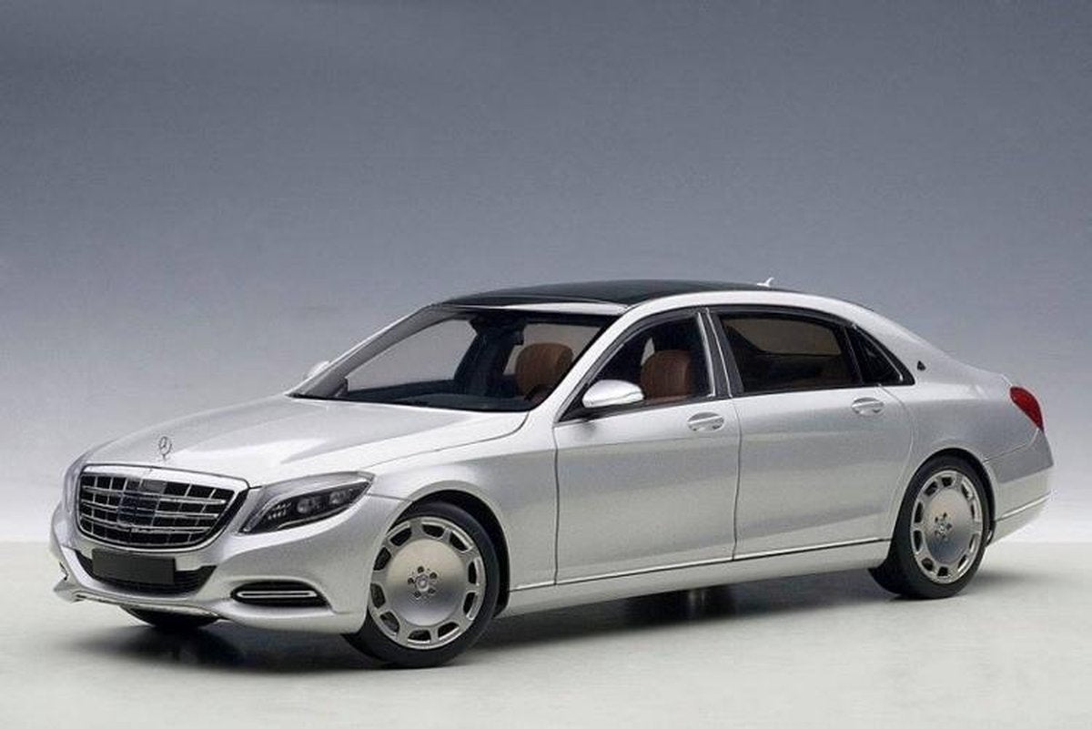 AUTOart Maybach S-Klasse S600 Zilver 1/18