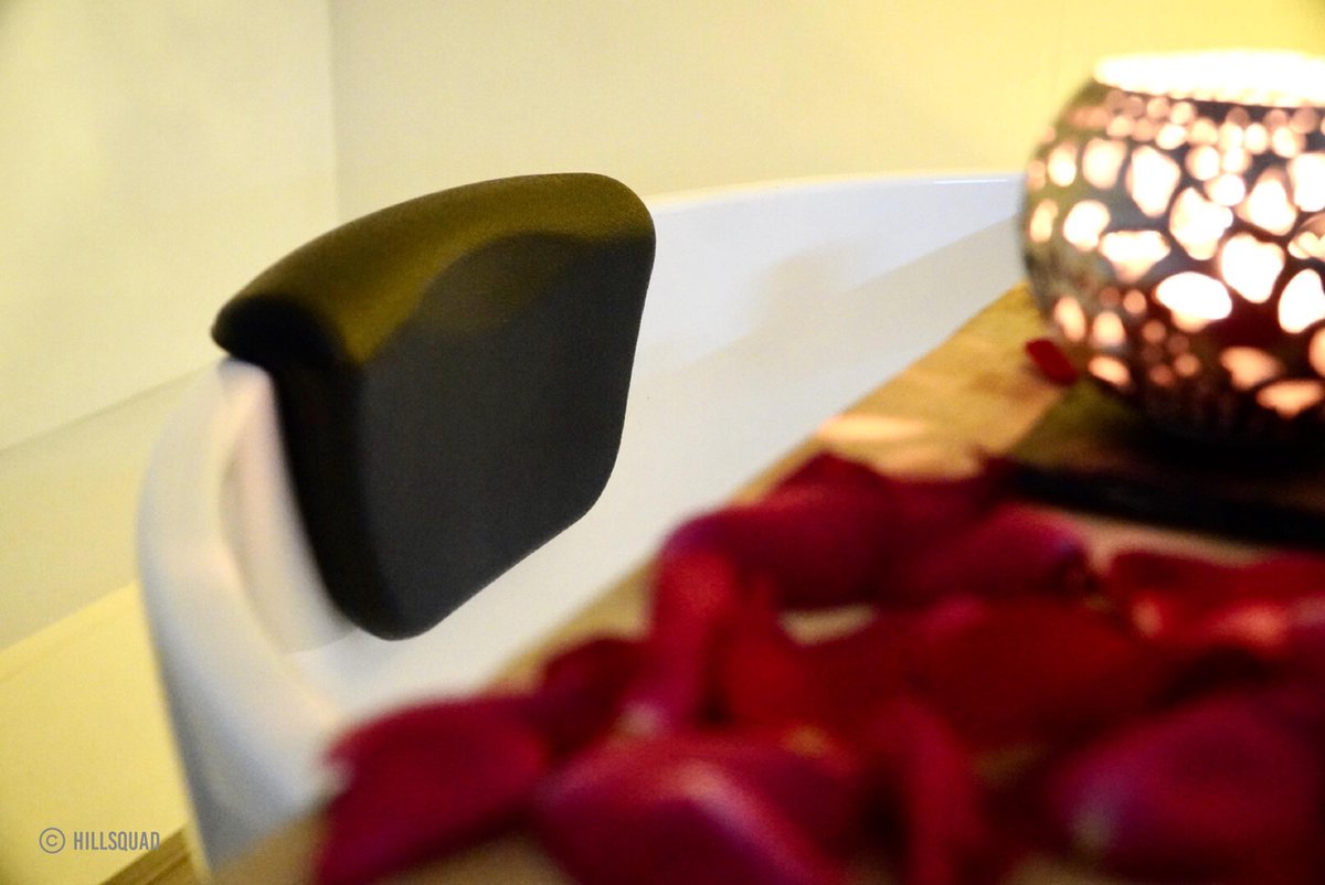 Luxe Badkussen - Zwart - Spa kussen - Anti slip - Nekkussen Bad  - Jacuzzi - Cadeautip -  met Schrubhandschoen