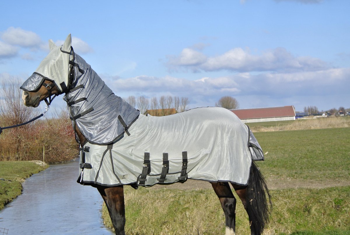 Vliegendeken met losse hals en buikflap