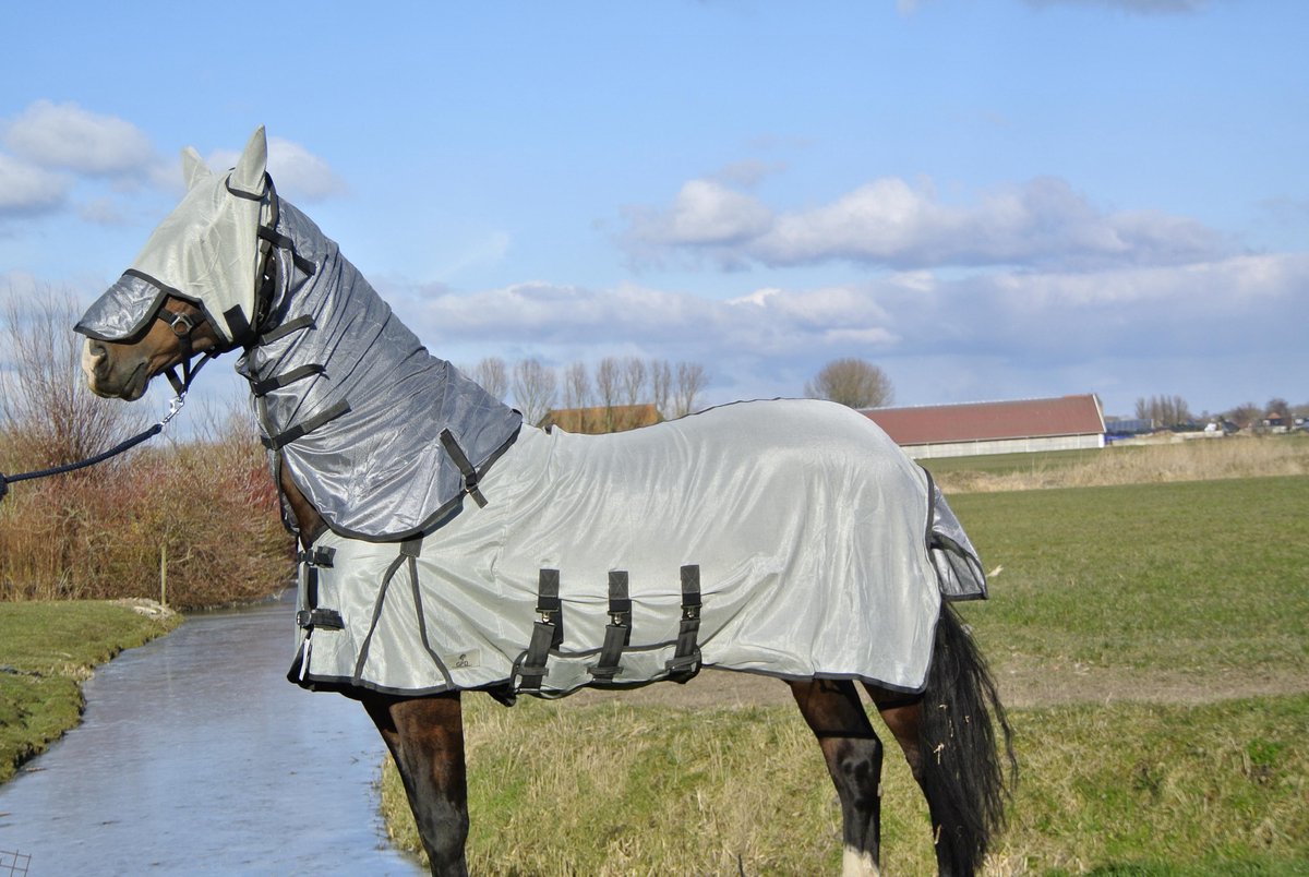 Vliegendeken met losse hals en buikflap