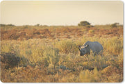 Bureau mat - Neushoorn verstopt in het landschap - 60x40