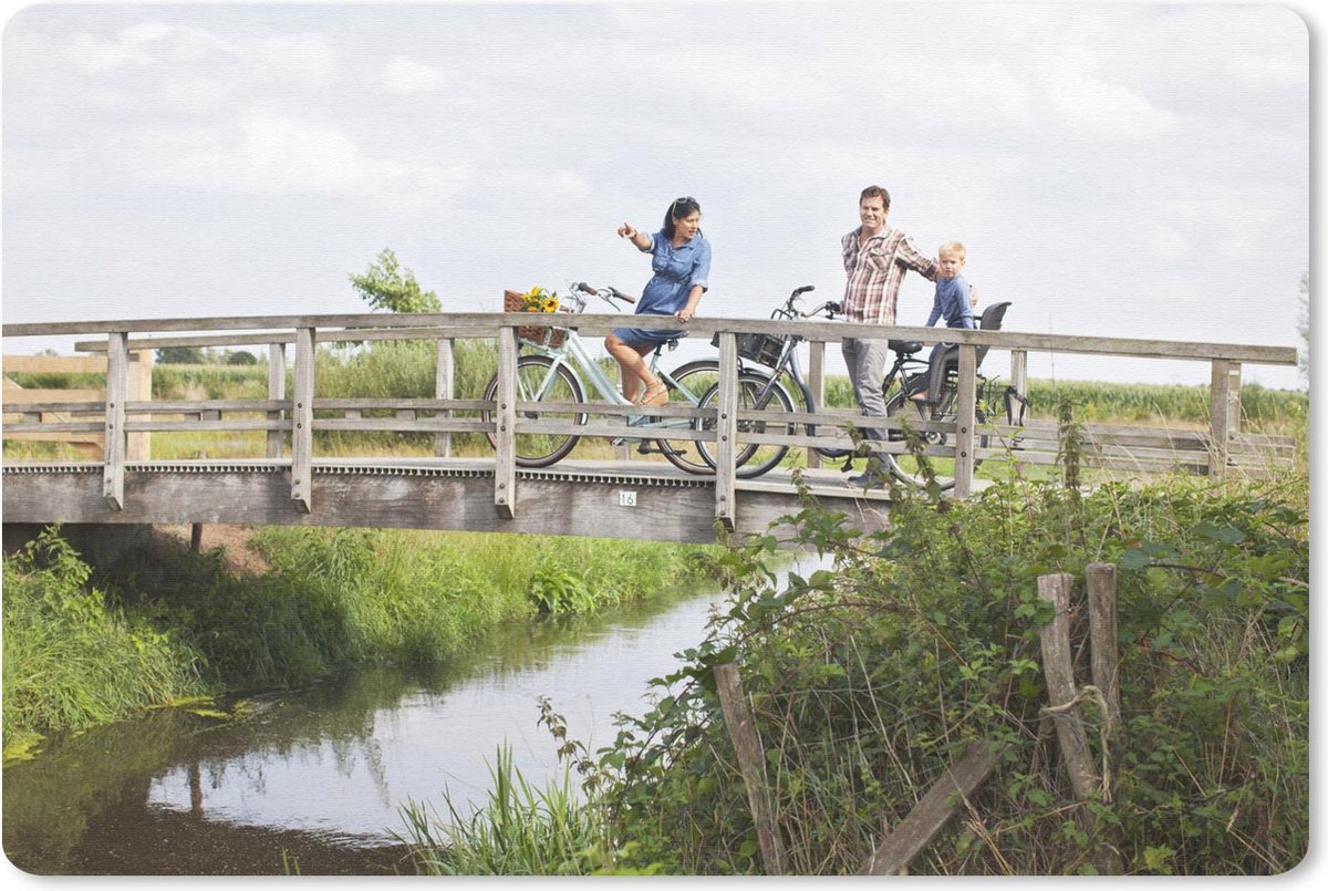 Bureau mat - Familie fietst over een houten brug - 60x40