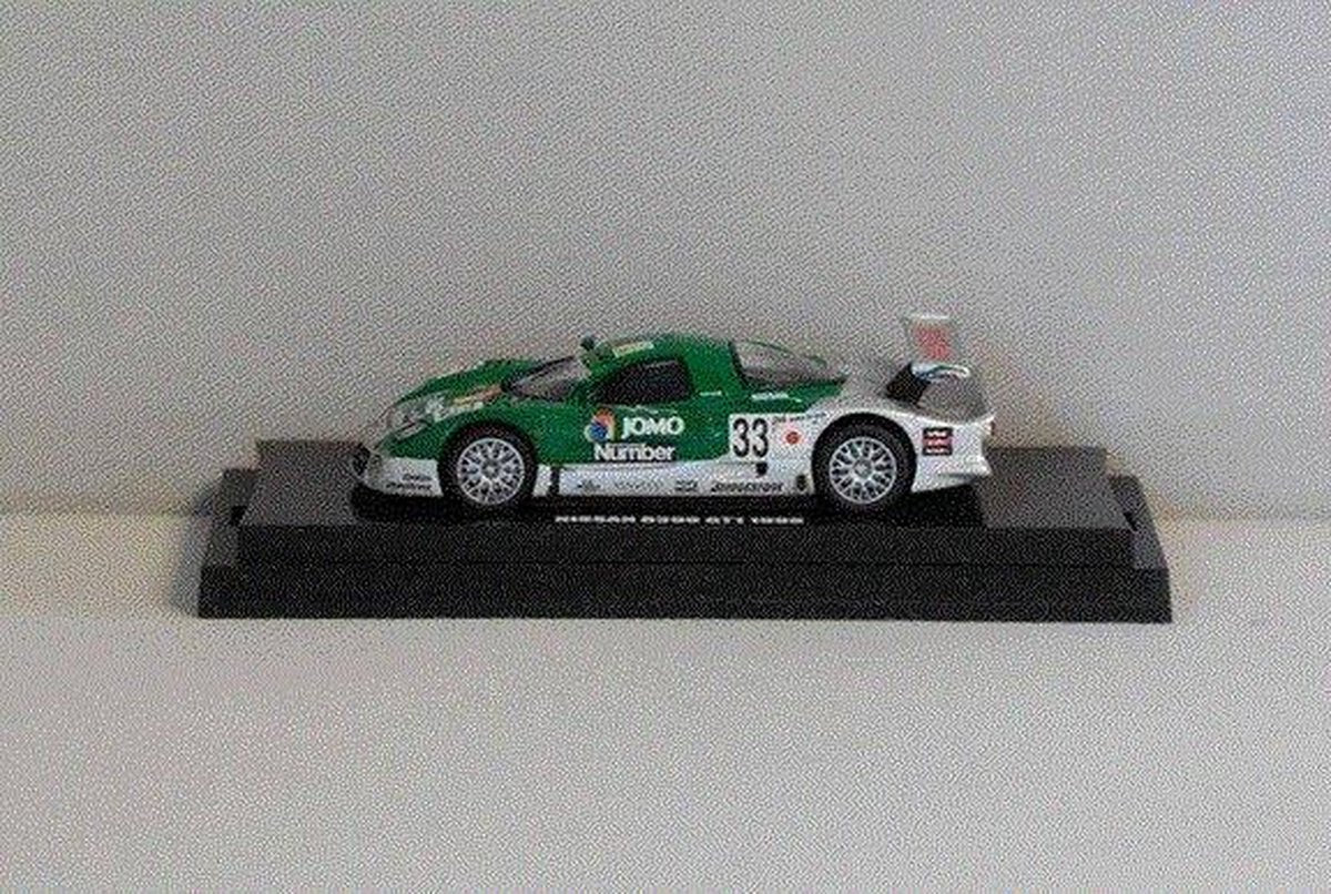 Kyosho Nissan R390 GT1 #33 1998  1:64