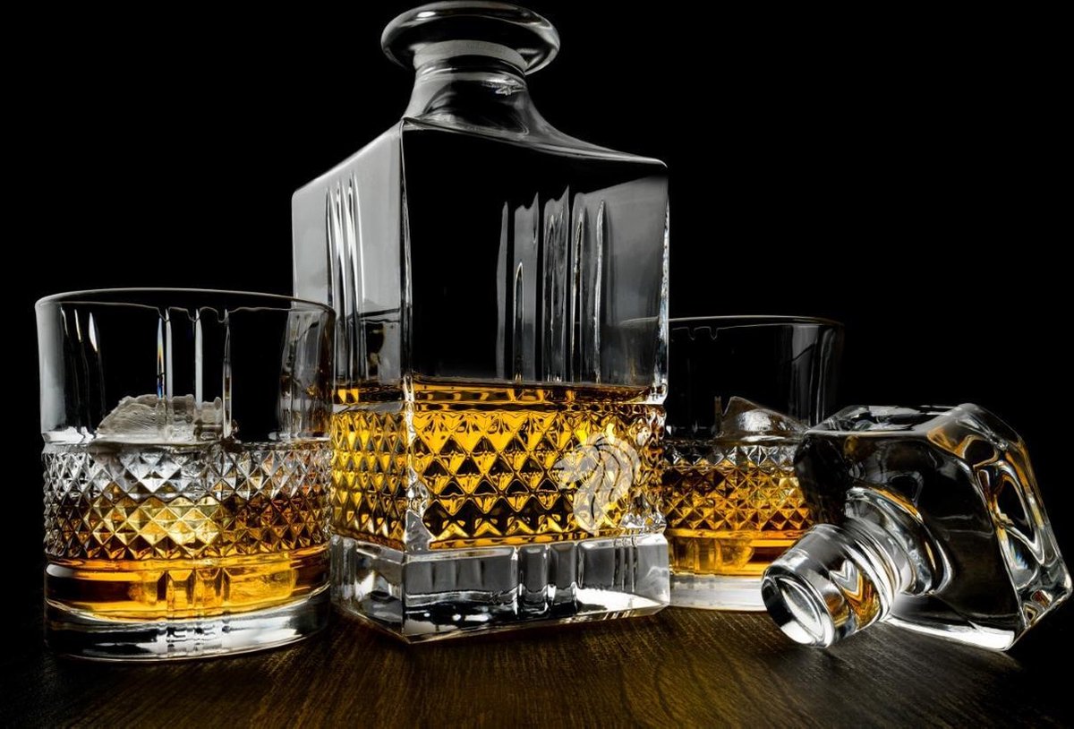 Luxe Whiskey Karaf Superior in Geschenkdoos by GDLF | 3 Delige Whiskey Set |1 Whisky Karaf & 2 Whisky Glazen