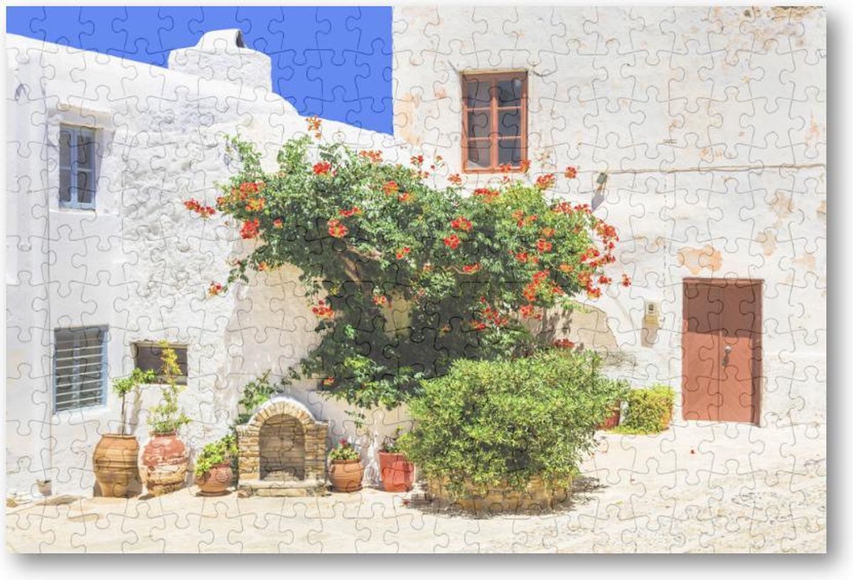 Charmante bloemenstraten van de oude stad op het eiland Naxos