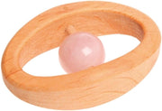 Houten rammelaar met rozenkwarts (Grimms)