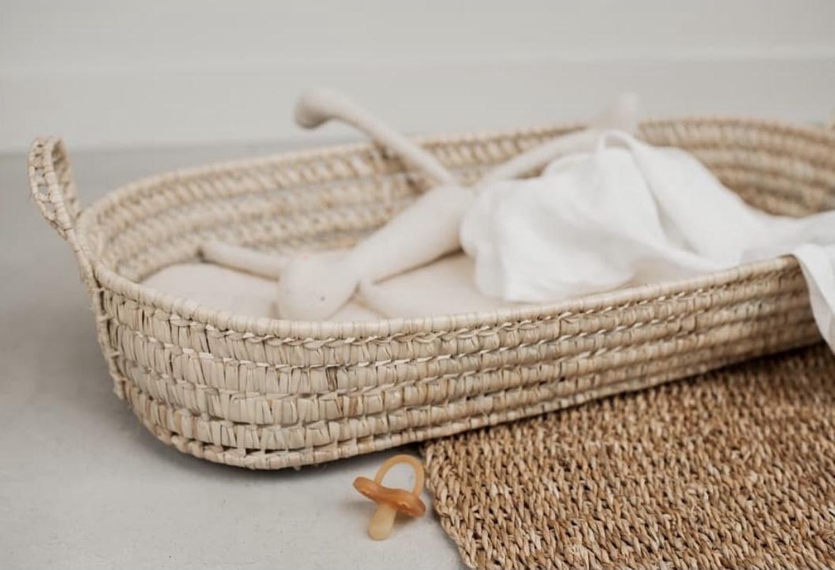 SIIDDS rieten verschoonmand/ verschoningsmand inclusief matrasje - mand met matras - palmblad - aankleedkussen - baby - babykamer - kinderkamer - 80x32x12 cm