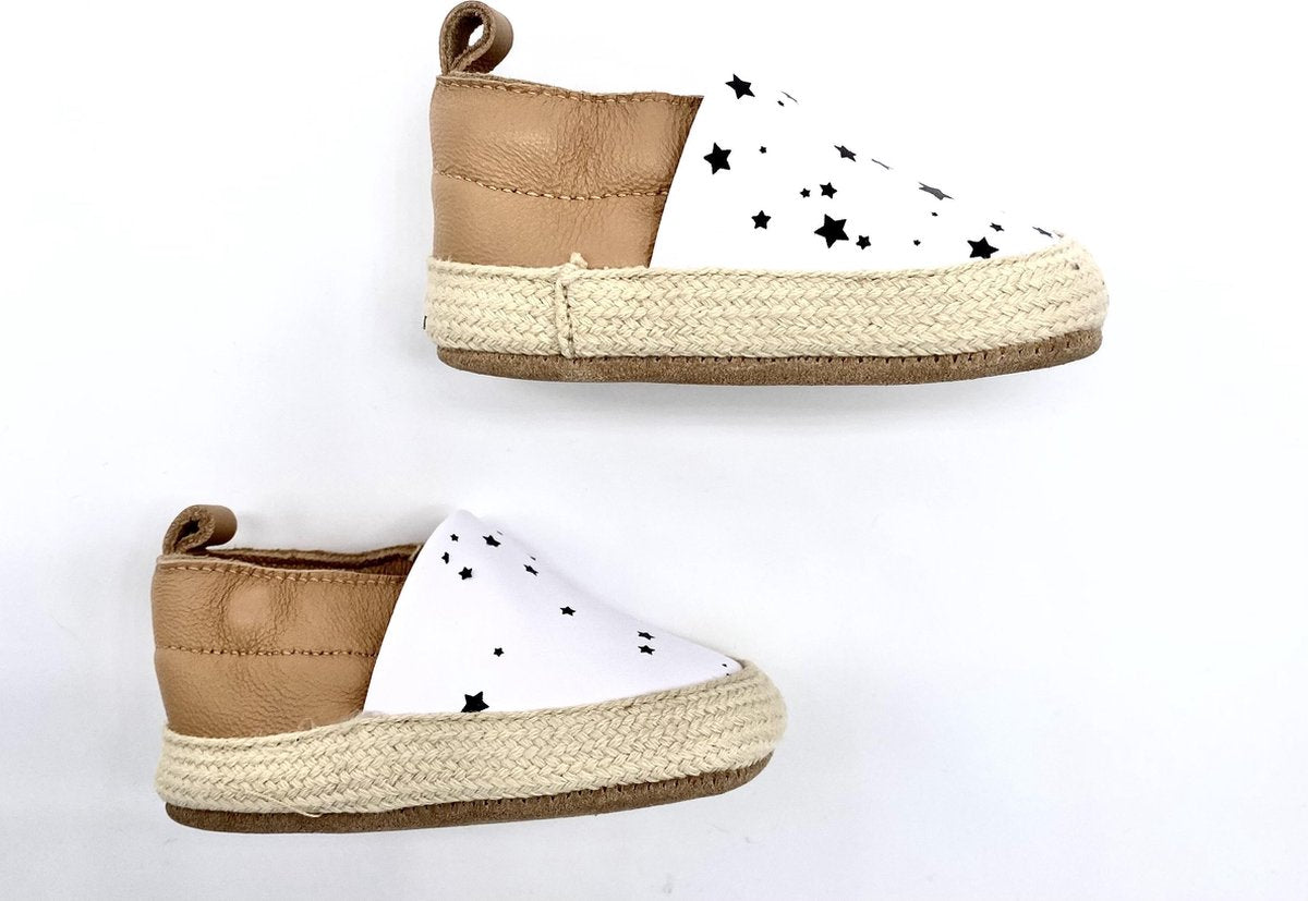 Supercute Espadrilles leer bruin wit met zwarte sterretjes 0 - 6 maanden maat 16/18