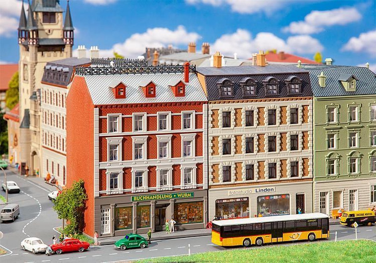 Faller - 2 Renovated town houses with shops - FA232389 - modelbouwsets