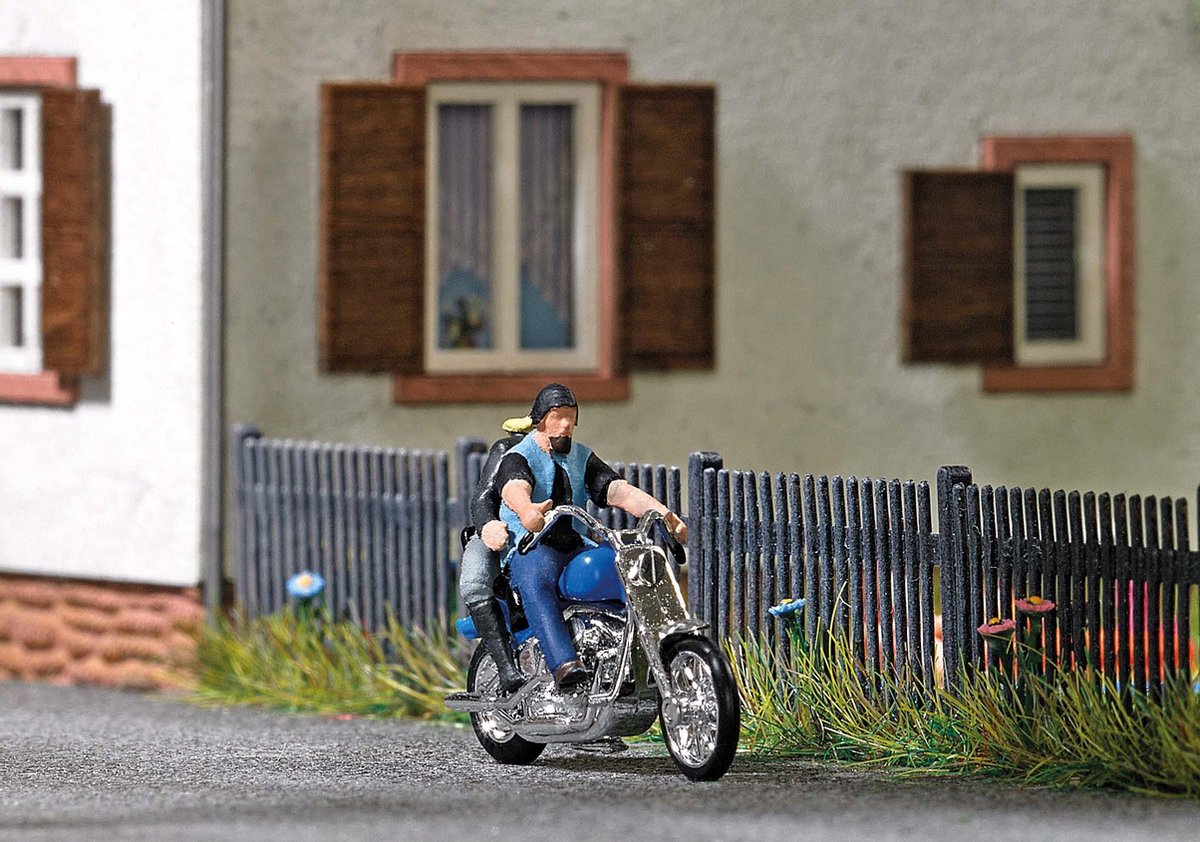 Busch - Us Motorrad Mit Bikerparchen  (2/20) * - BU7860 - modelbouwsets