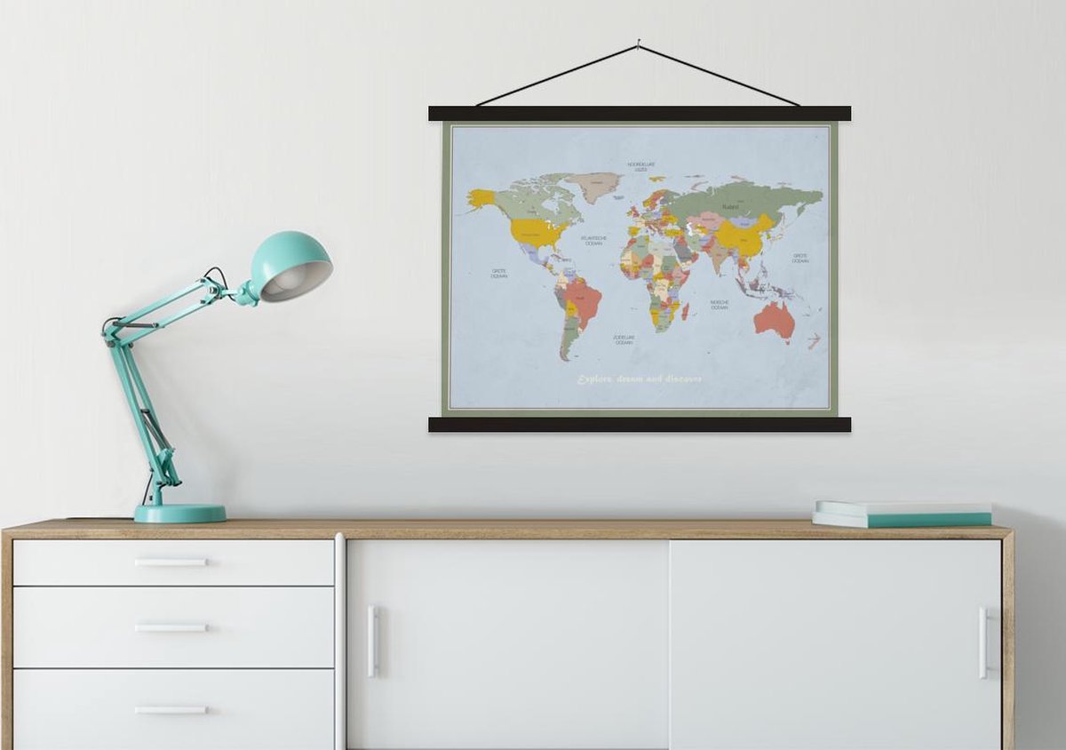 Wereldkaart - Kleuren - Quote schoolplaat platte latten zwart