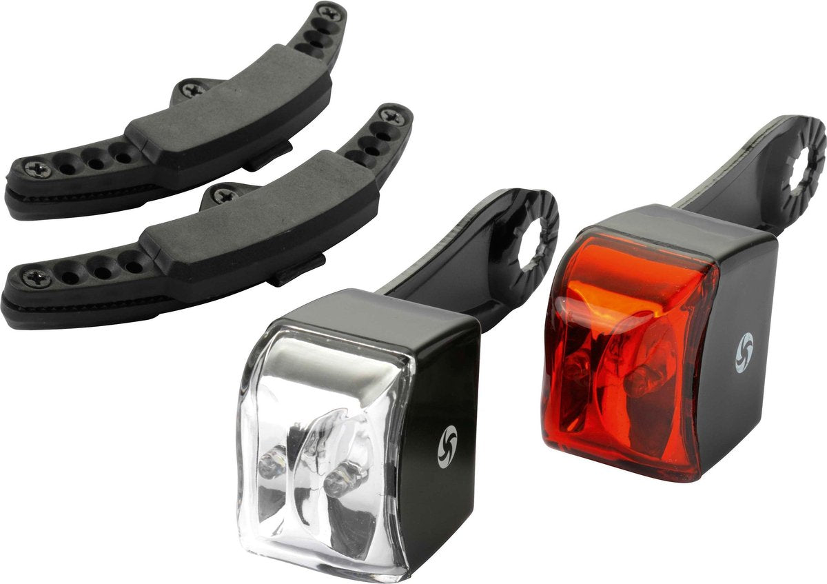 Iflash (made by Reelight) voor en achter fietsverlichting. Verlichting brandt continu en werkt alleen tijdens fietsen. Voeding dmv wiel magneten. Geen batterijen nodig. Niet geschikt voor fietsen met roller- of discbrakes. (hangverpakking)