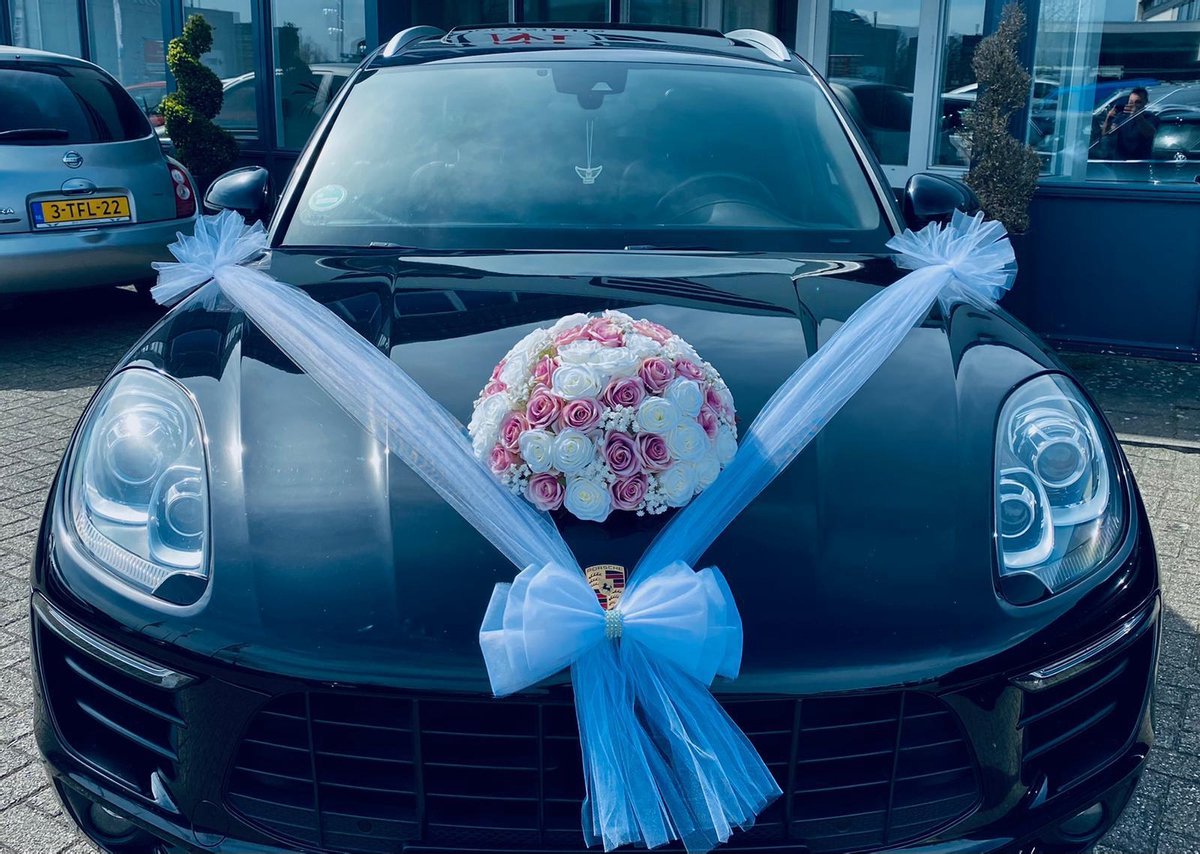 Autodeco.nl - MACARIA Luxe Trouwauto Versiering Rozen met Tule Strikken- Auto Decoratie Bruiloft - Autodecoratie Trouwerij Huwelijk - Motorkap Versiering Trouwauto - Autobloemstuk Auto - Autoboeket - Bloemen op de Motorkap - Bloemen met Tule Strikken
